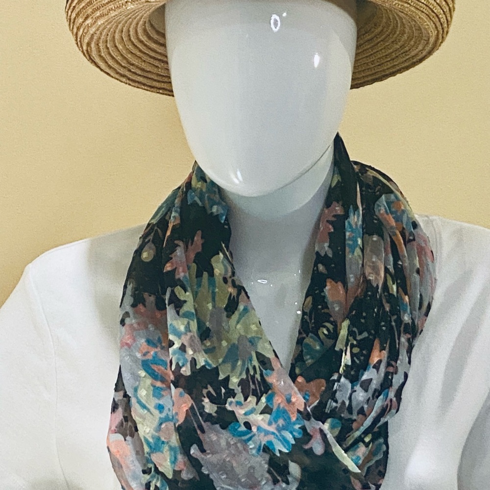 🌟HP🌟NWOT Black Floral Print Dotted Swiss Infinity Scarf OS - Picture 3 of 10